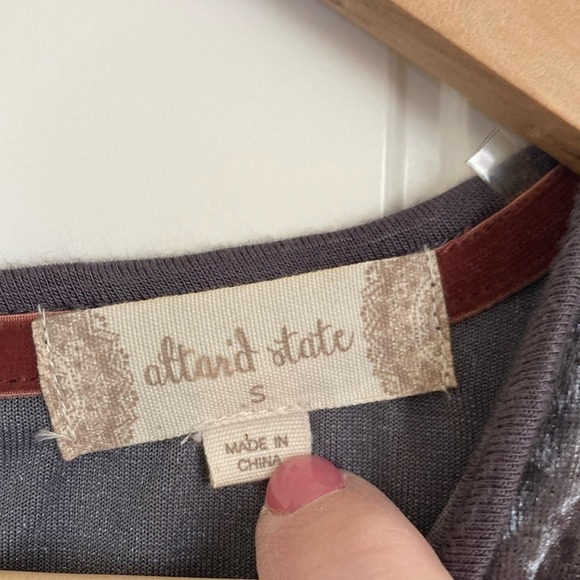 Altard State Womens Velvet Floral Boho Bell Sleeve Blouse Tip Size S Grey Red - Picture 2 of 11